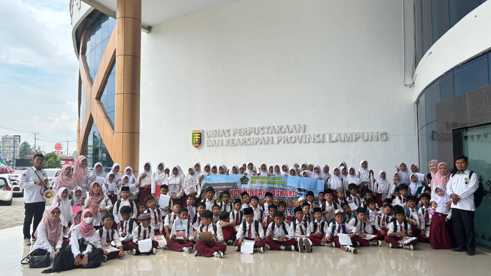 Kunjungan Edukasi Siswa/Siswi MIN 7 Bandar Lampung Ke Dinas Perpustakaan dan Kearsipan Provinsi Lampung